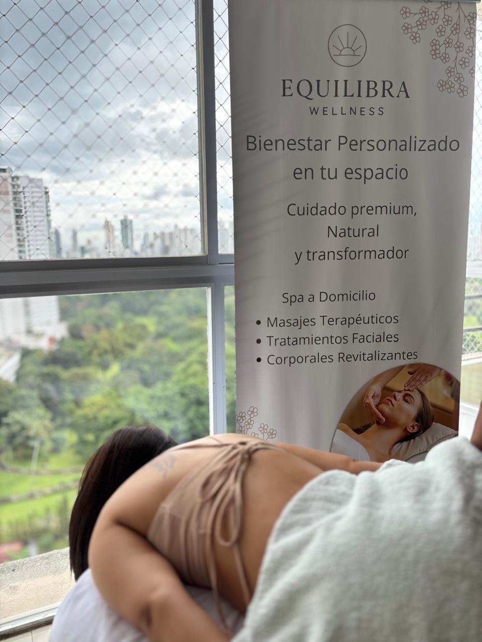 Terapeuta preparando el servicio